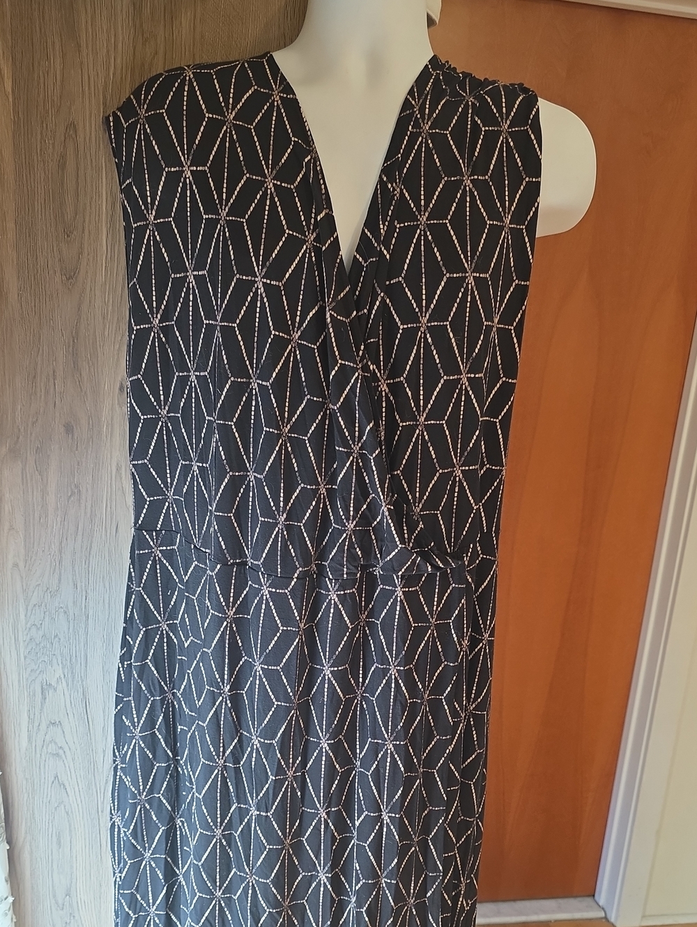 🌸AVA & VIV PLUS SIZE Black SURPLICE MIDI DRESS